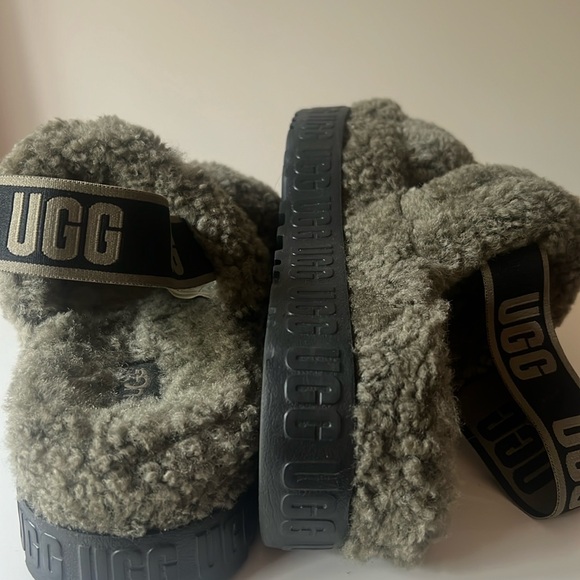 Green UGG slippers - Picture 3 of 6